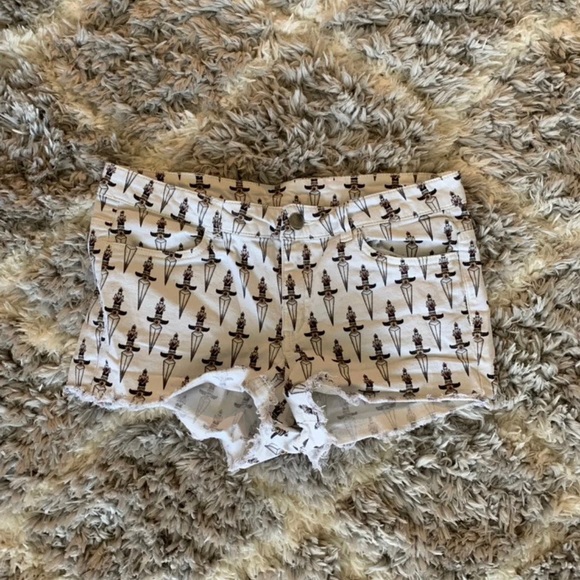 Shorts - Picture 2 of 3